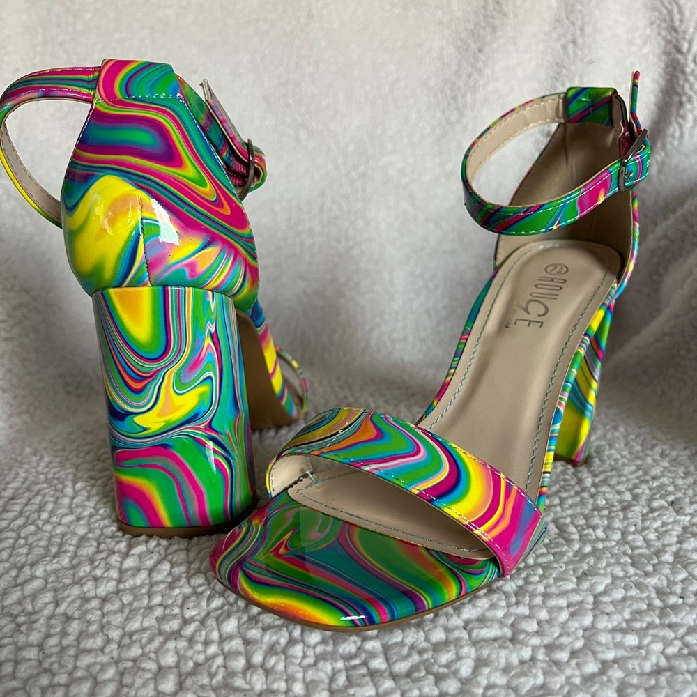 Psychedelic heels. 70s style groovy patterned heels.